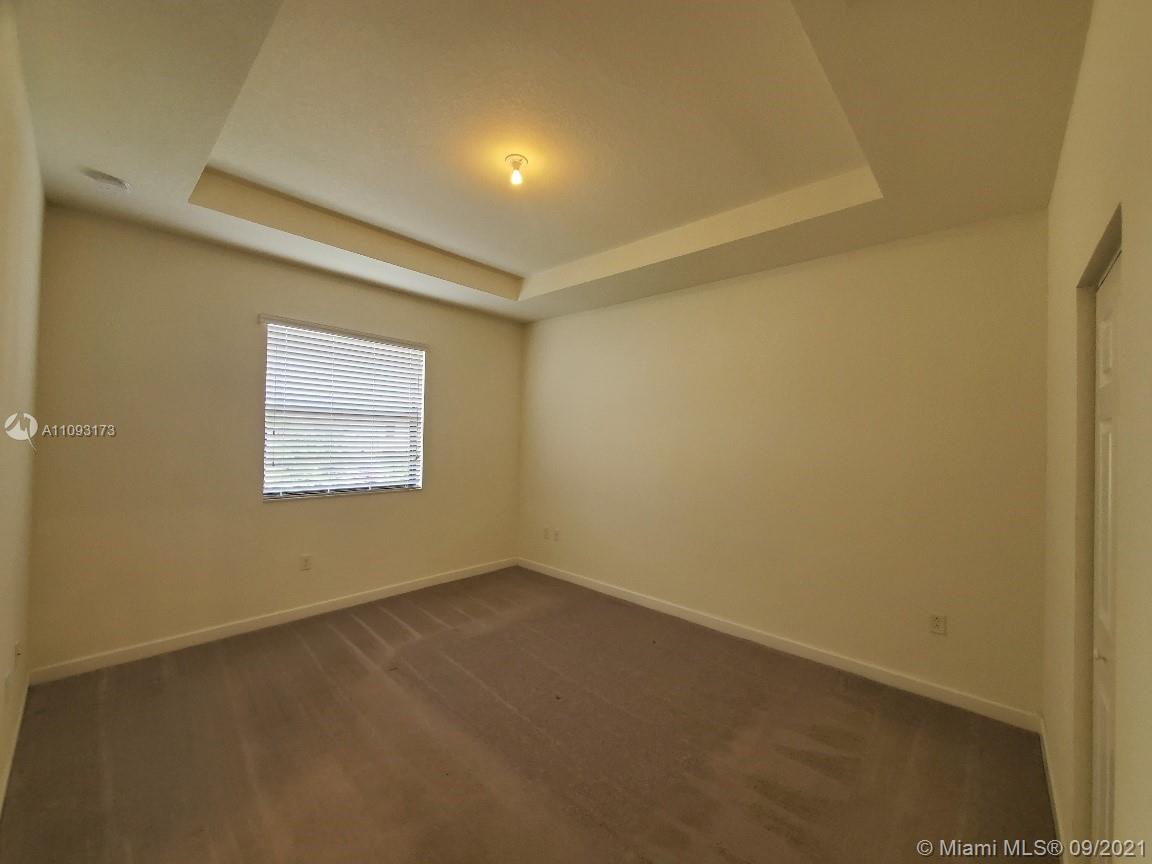 121 Southeast 33rd Terrace Homestead, FL 33033 - Photo 6 of 15