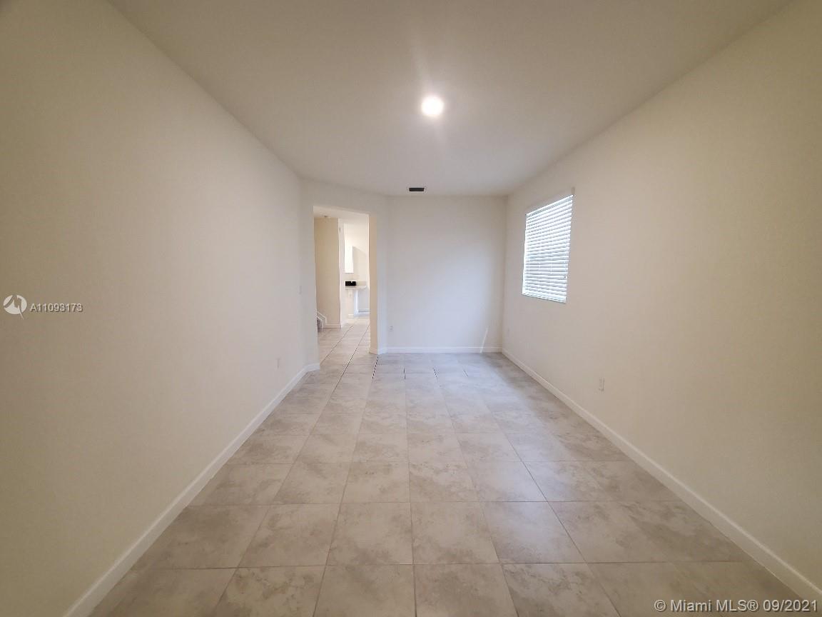 121 Southeast 33rd Terrace Homestead, FL 33033 - Photo 7 of 15