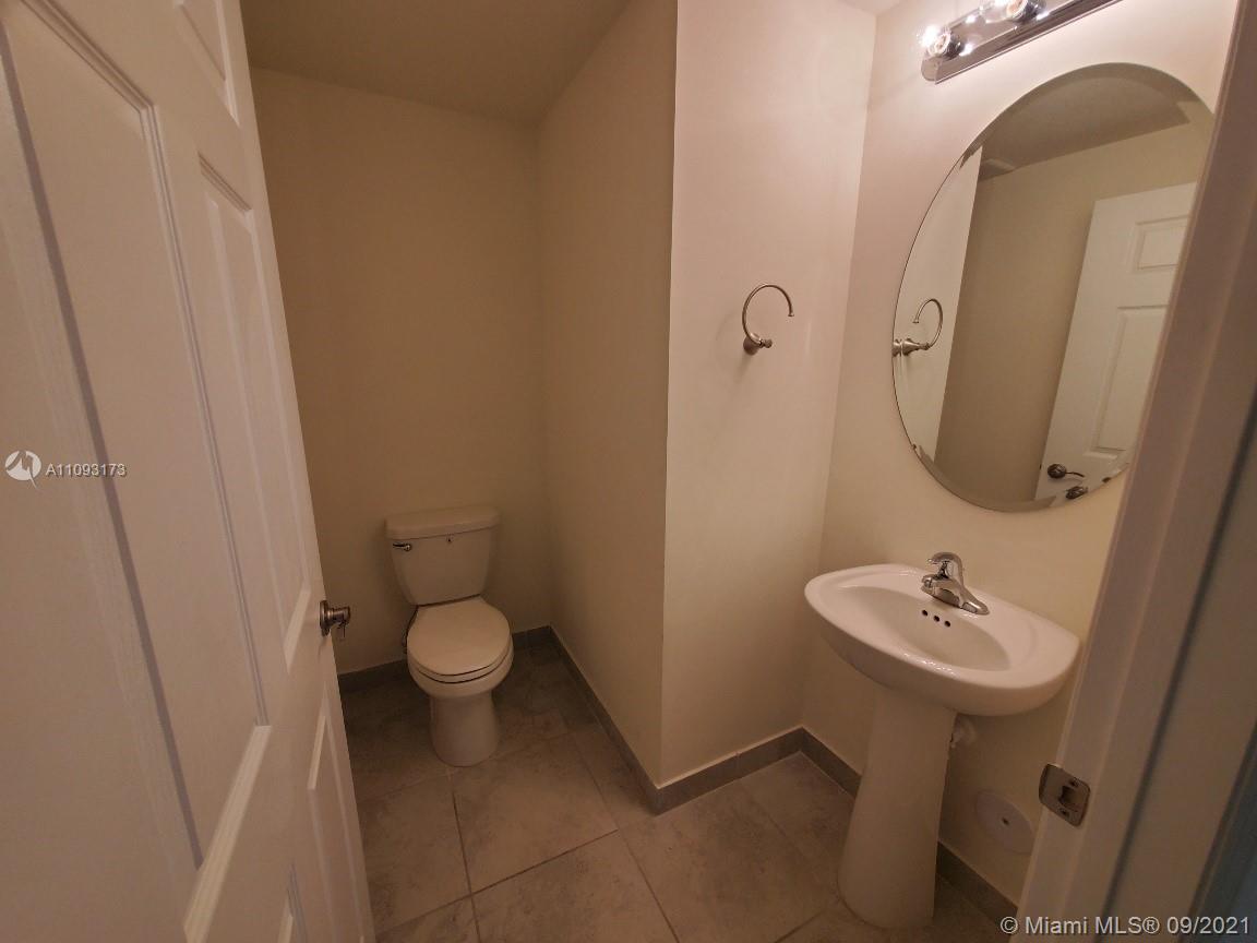 121 Southeast 33rd Terrace Homestead, FL 33033 - Photo 8 of 15