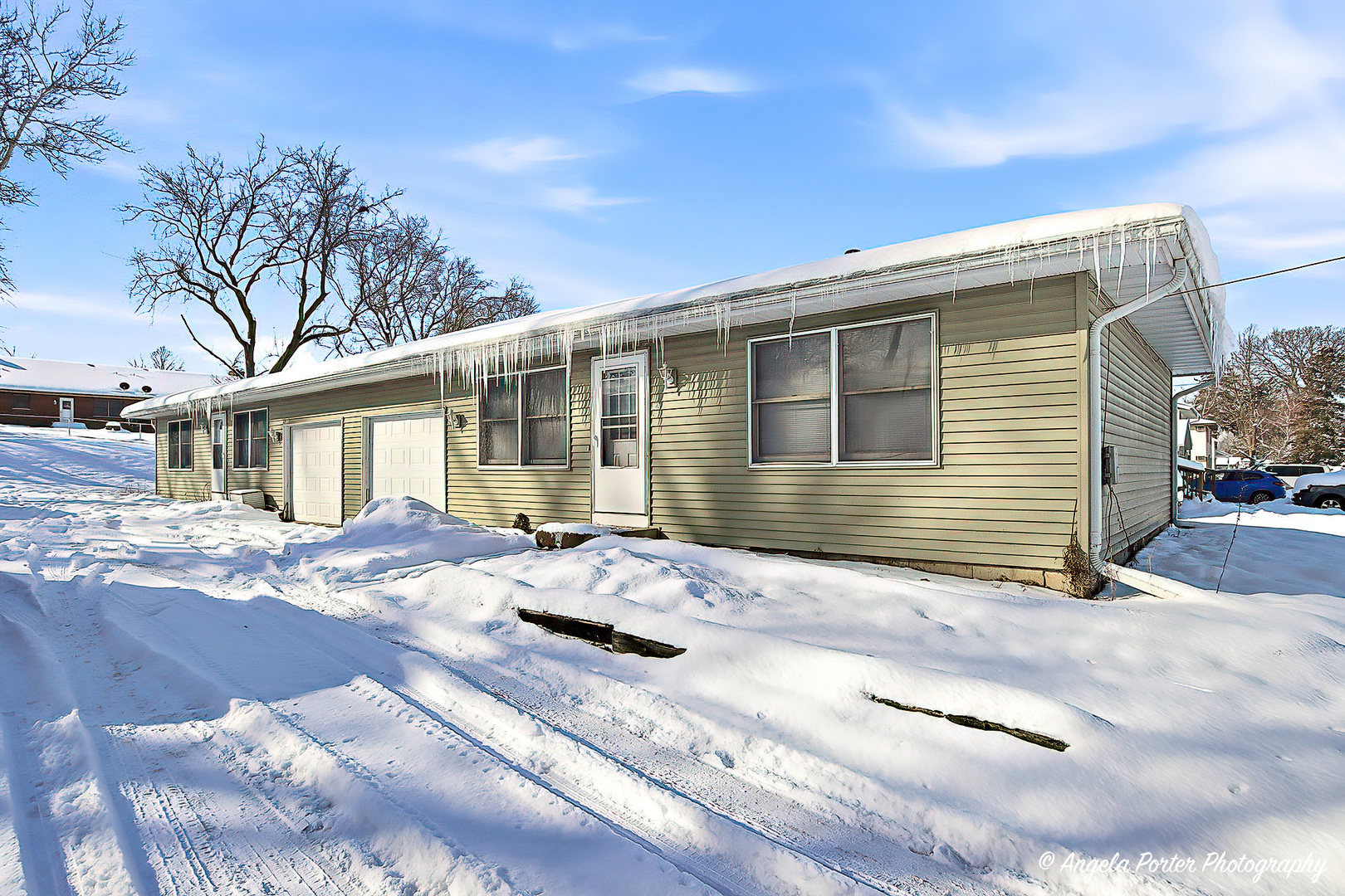 831 Washington Street, Unit 2 Woodstock, IL 60098 - Photo 1 of 16