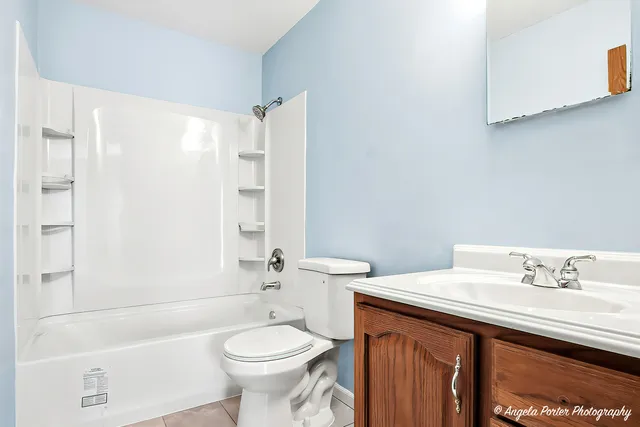 $1,600 | 831 Washington Street, Unit 2, Woodstock, IL 60098