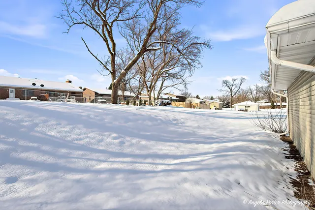 $1,600 | 831 Washington Street, Unit 2, Woodstock, IL 60098