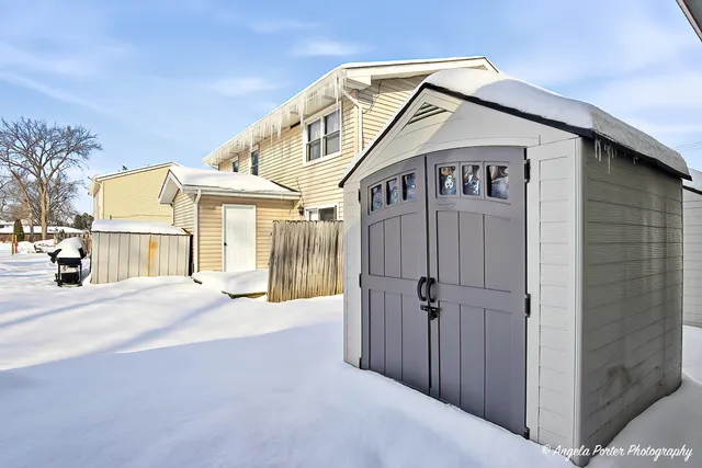 $1,600 | 831 Washington Street, Unit 2, Woodstock, IL 60098