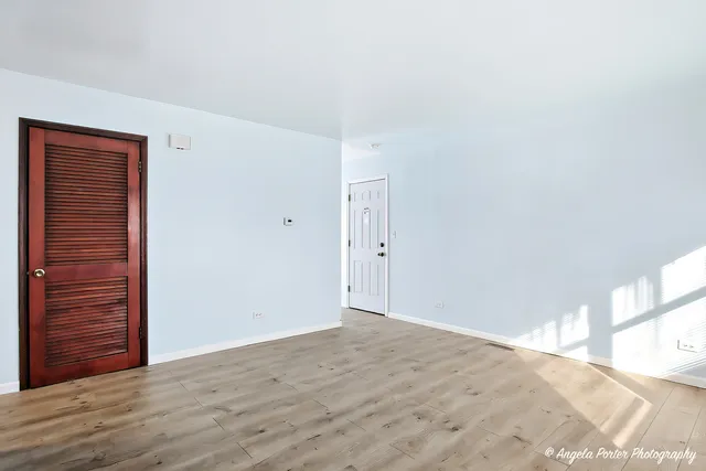 $1,600 | 831 Washington Street, Unit 2, Woodstock, IL 60098