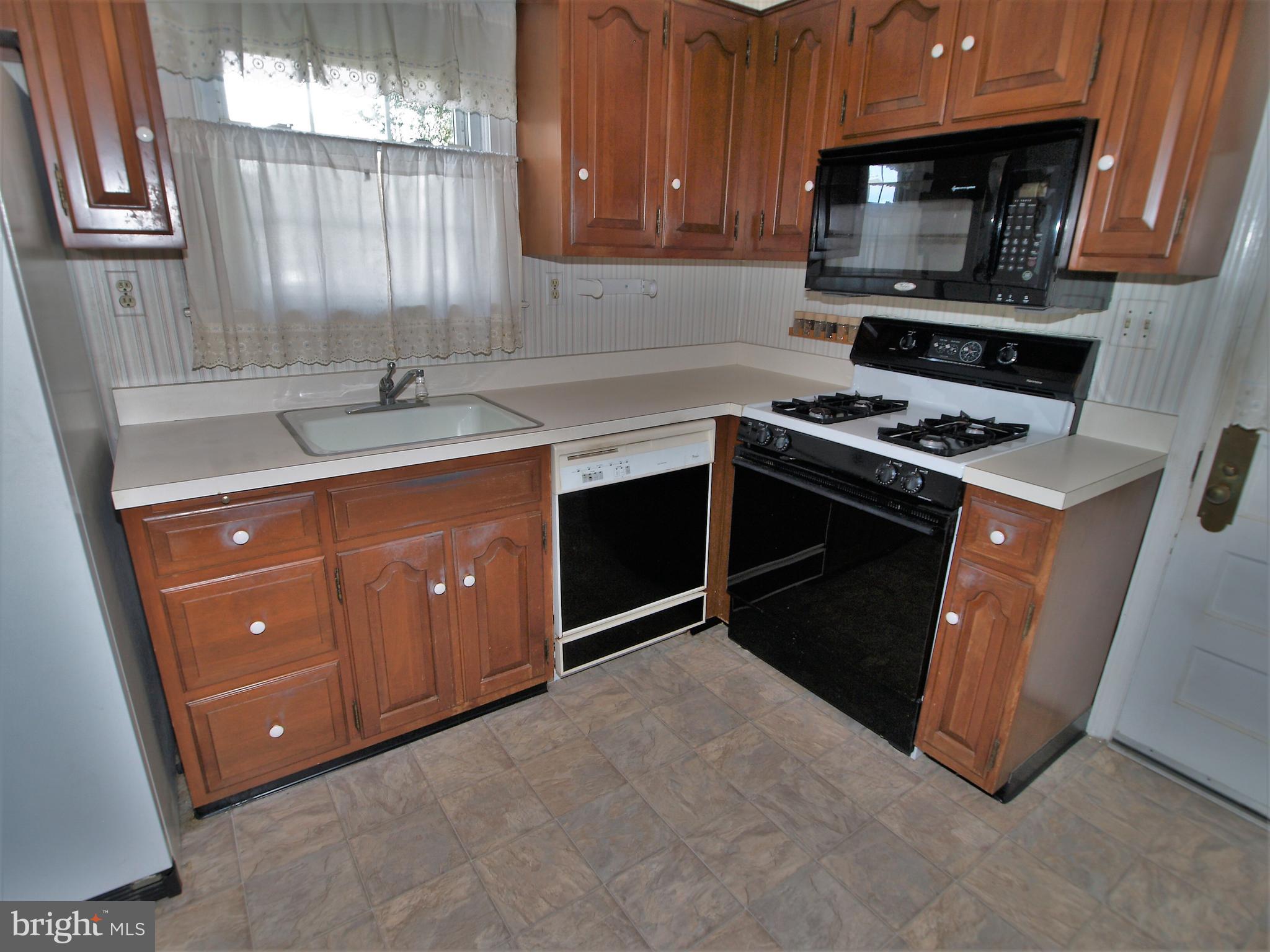 443 Cleveland Road Linthicum Heights, MD 21090 - Photo 7 of 21