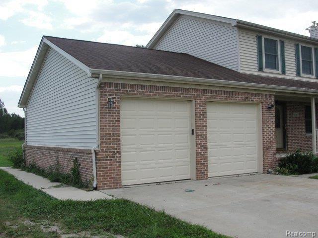 42605 Wear Road Belleville, MI 48111 - Photo 2 of 18 Garage