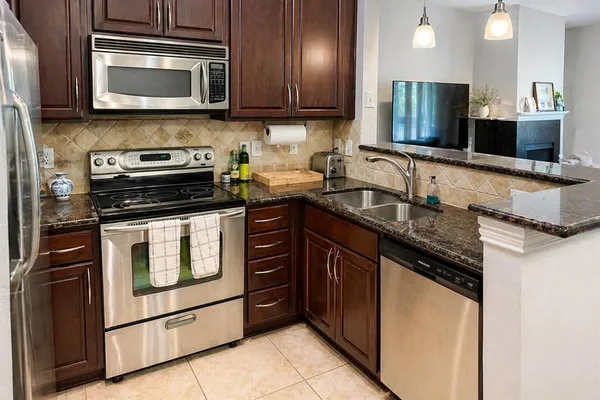 $2,500 | 2201 Wolf Street, Unit 2206, Dallas, TX 75201