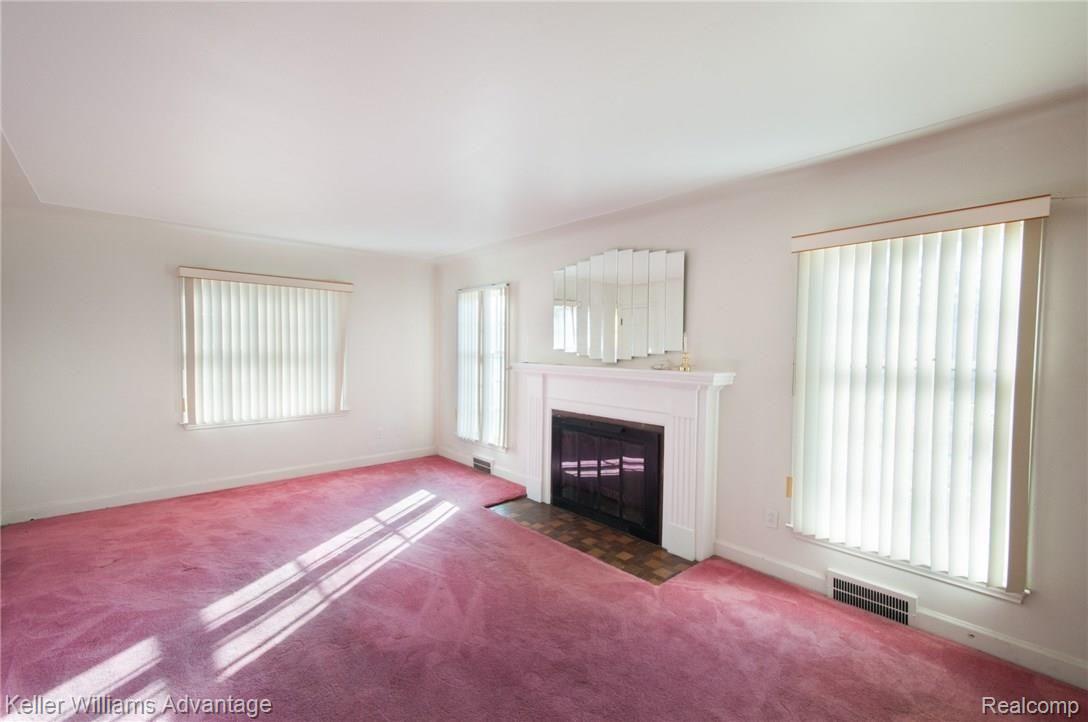 17540 Annchester Road Detroit, MI 48219 - Photo 5 of 37 AnnchesterRd_17540_Living_01.jpg