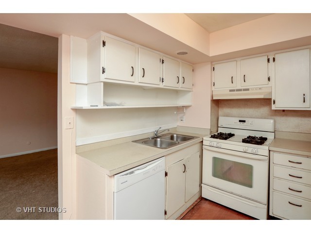 544 Inverrary Lane Deerfield, IL 60015 - Photo 6 of 10