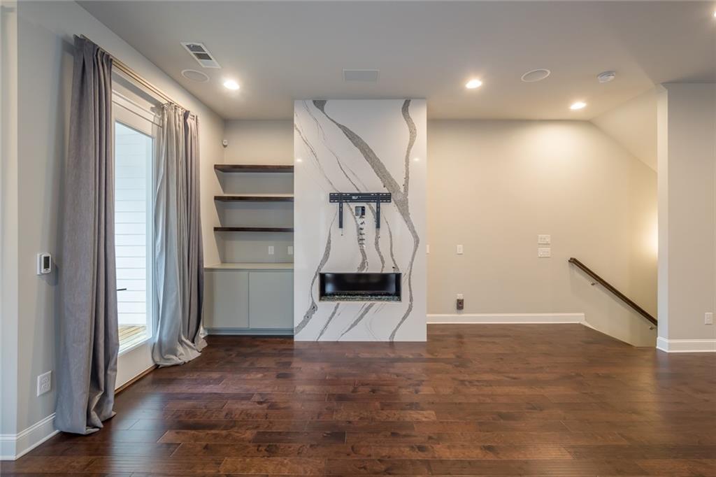 4216 Deming Circle Atlanta, GA 30342 - Photo 7 of 25