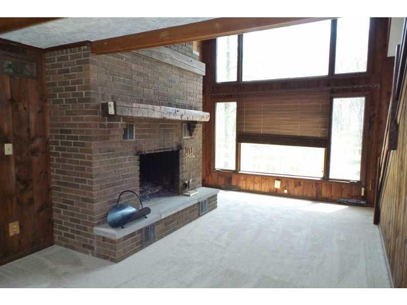 120 Sarver Road Jeannette, PA 15644 - Photo 3 of 14 Living Room.