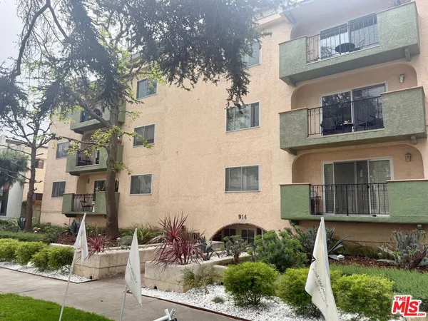 $1,199,900 | 914 Lincoln Boulevard, Unit 301, Santa Monica, CA 90403