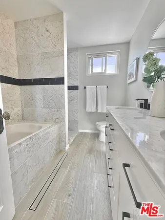 $1,199,900 | 914 Lincoln Boulevard, Unit 301, Santa Monica, CA 90403