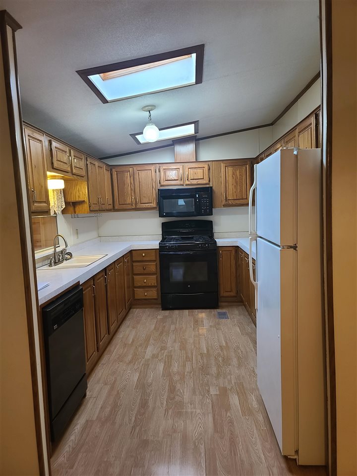 6121 Fletcher Road Southeast Fife Lake, MI 49633 - Photo 11 of 28 1894006-10.JPG