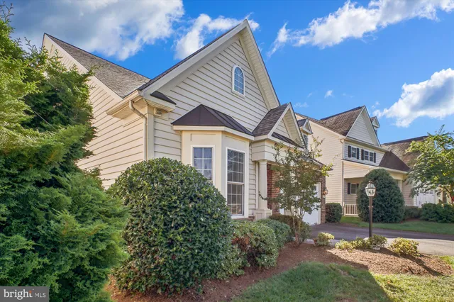$865,000 | 20763 Crescent Pointe Place, Ashburn, VA 20147
