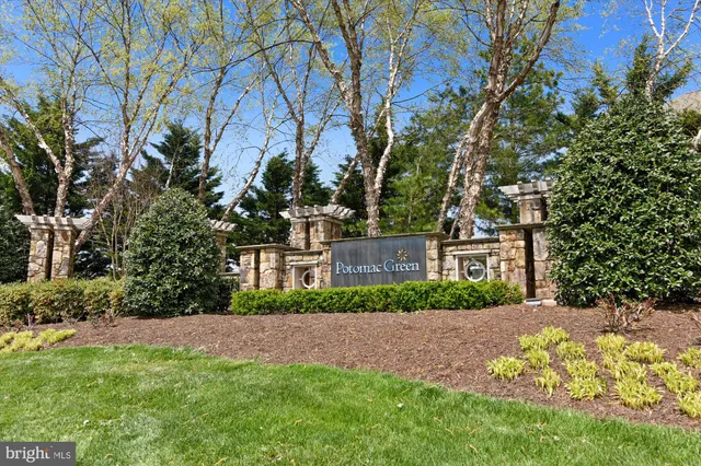 $865,000 | 20763 Crescent Pointe Place, Ashburn, VA 20147
