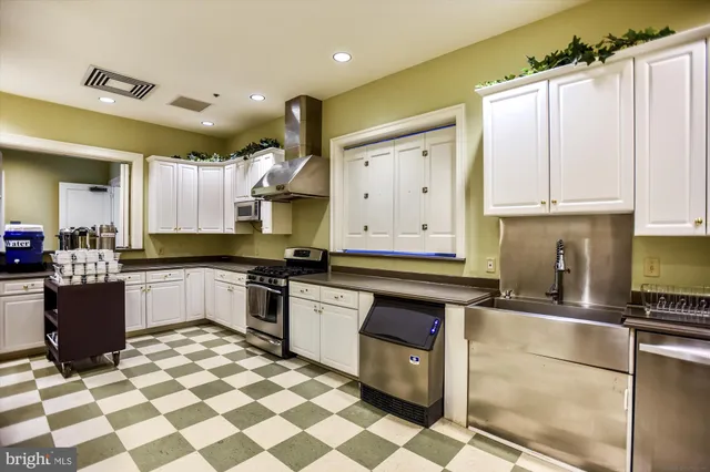 $865,000 | 20763 Crescent Pointe Place, Ashburn, VA 20147