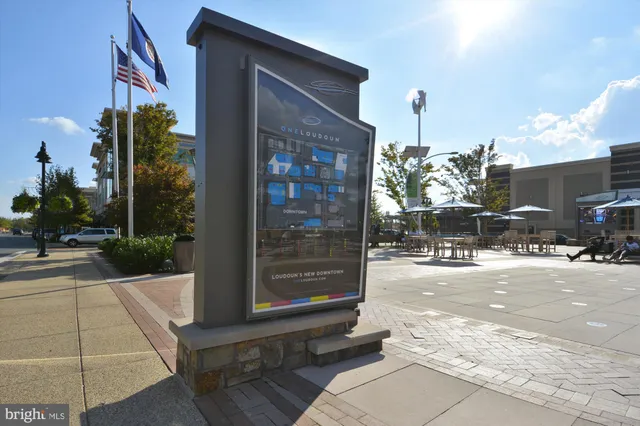 $865,000 | 20763 Crescent Pointe Place, Ashburn, VA 20147