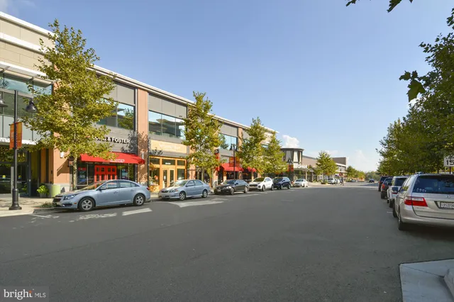 $865,000 | 20763 Crescent Pointe Place, Ashburn, VA 20147