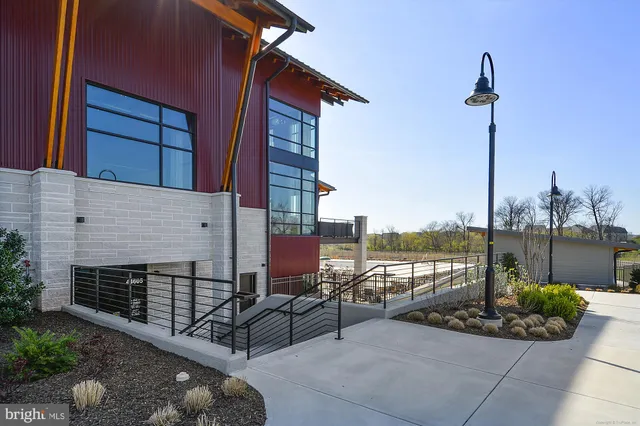 $865,000 | 20763 Crescent Pointe Place, Ashburn, VA 20147