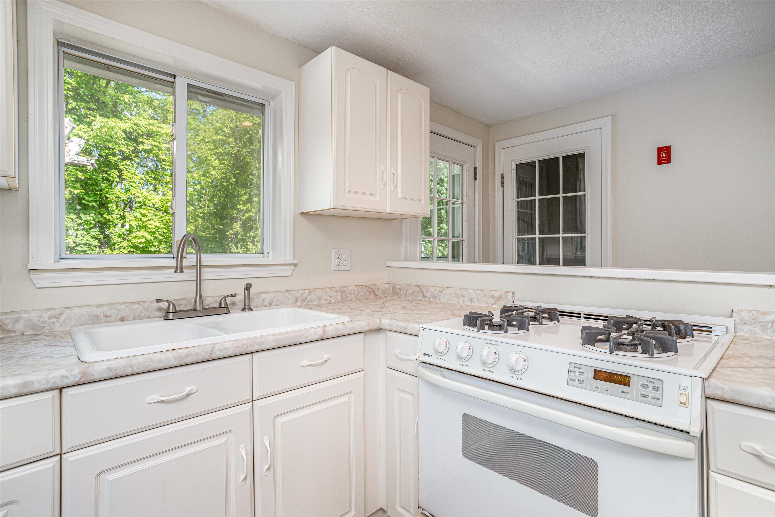 3 Tuttle Court Rochester, NH 03839 - Photo 10 of 18