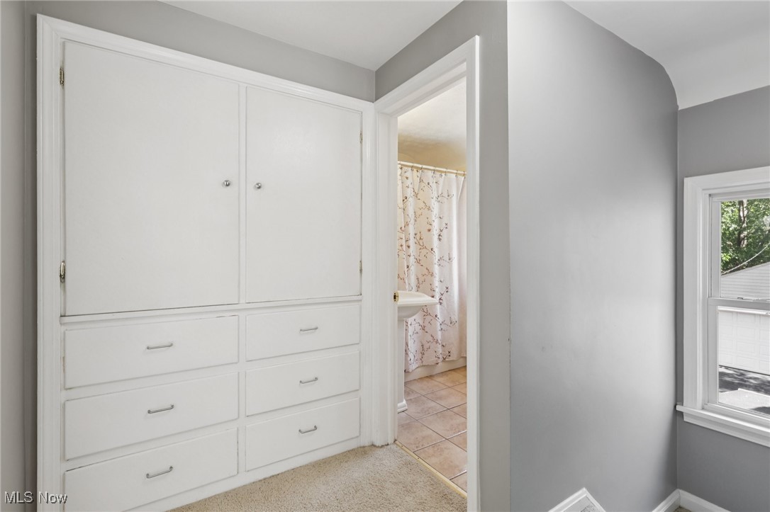 2187 Barrington Road Cleveland, OH 44118 - Photo 14 of 50 Hallway