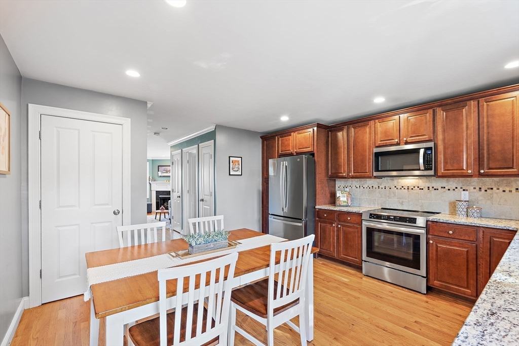 61 Parmenter Road, Unit 1 Waltham, MA 02453 - Photo 5 of 31