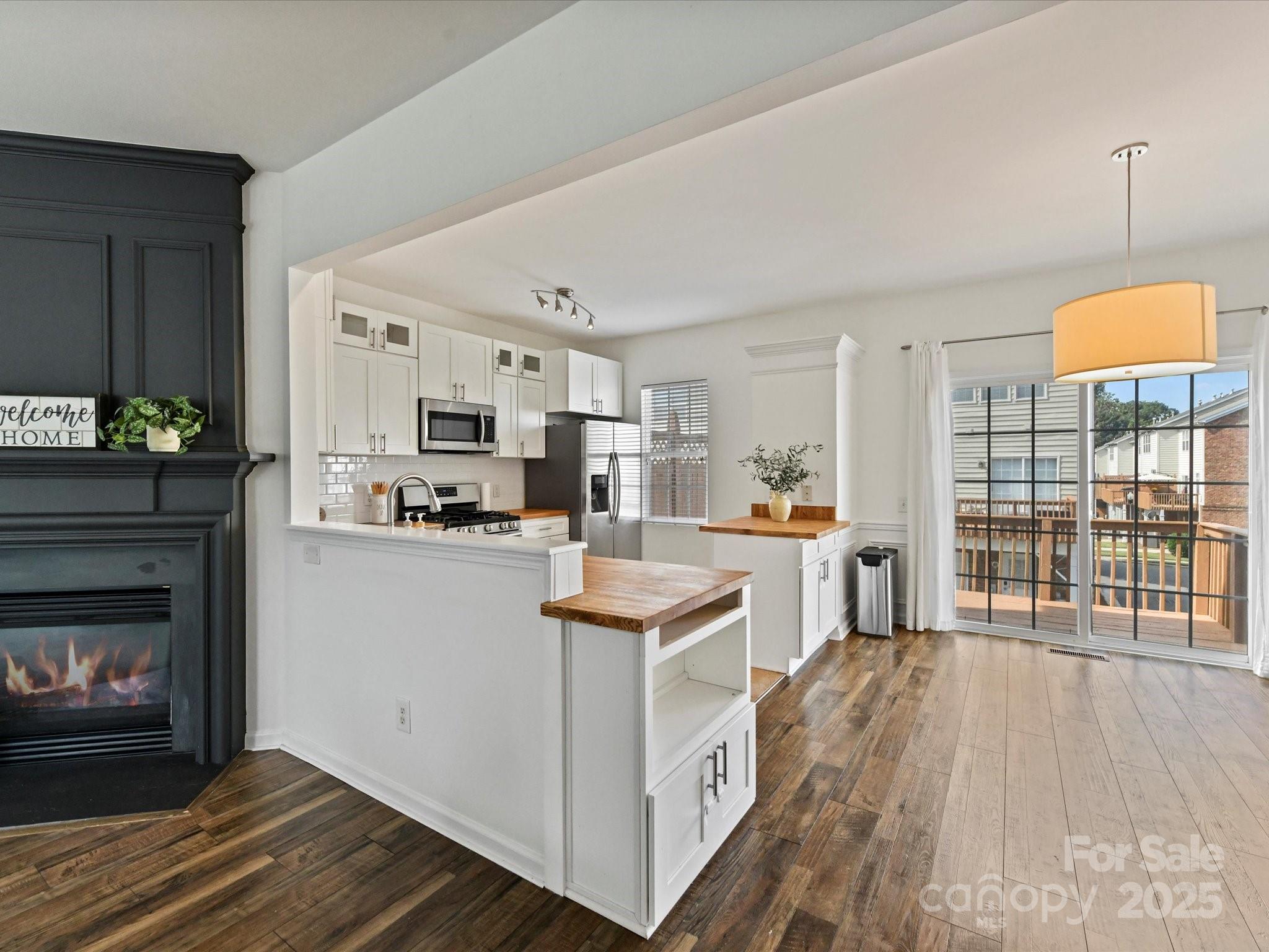 14130 Fitzroy Lane Charlotte, NC 28277 - Photo 11 of 24 a kitchen with a sink stove and refrigerator