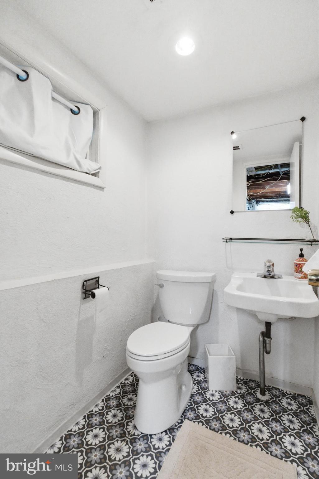 582 Forest Road Wayne, PA 19087 - Photo 27 of 44