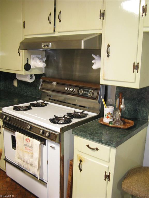 445 Austin Traphill Road Elkin, NC 28621 - Photo 9 of 20 Gallery Image 9