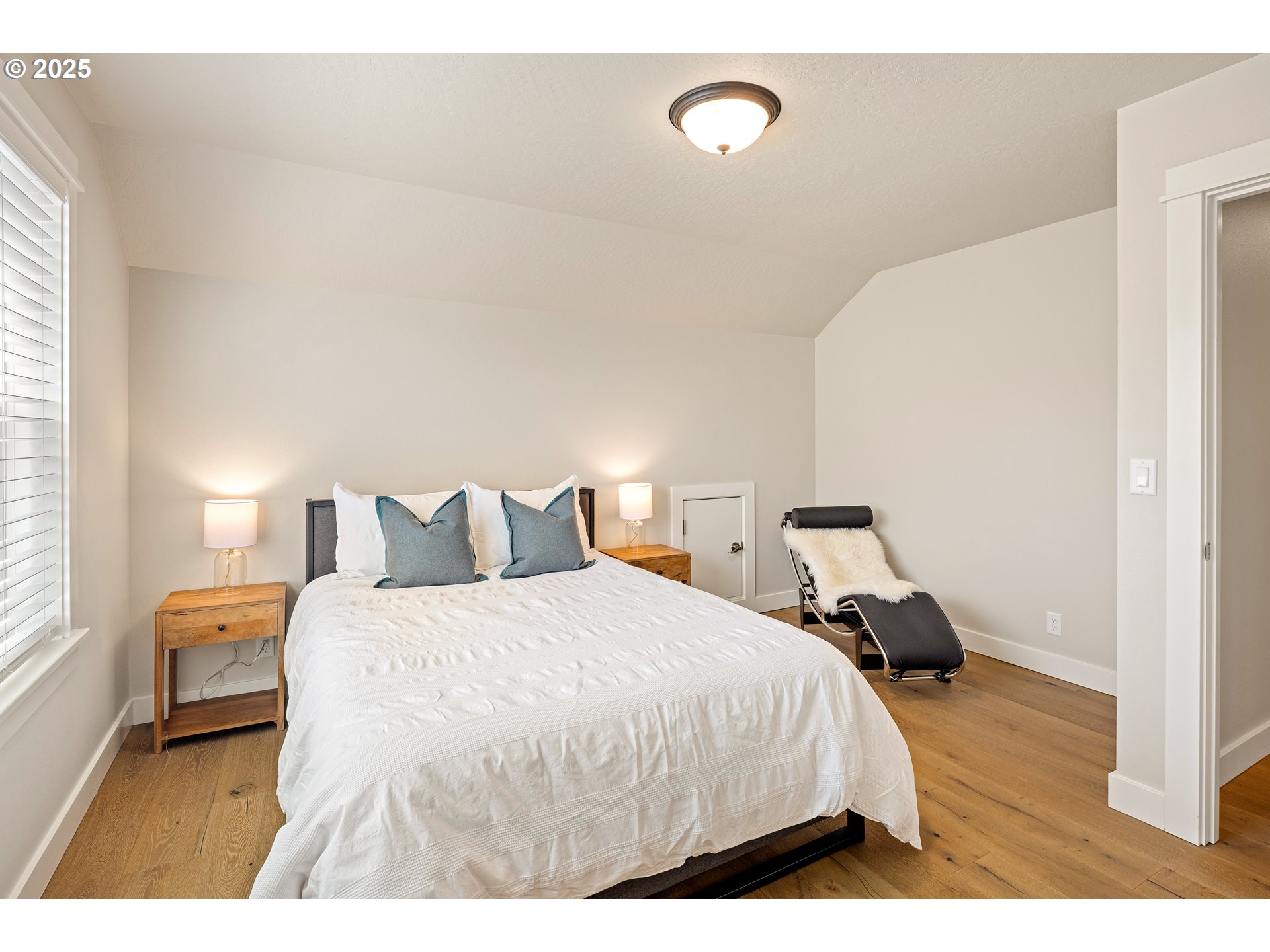 1408 Taylor Street Eugene, OR 97402 - Photo 32 of 43 a bedroom with a bed and a lamp