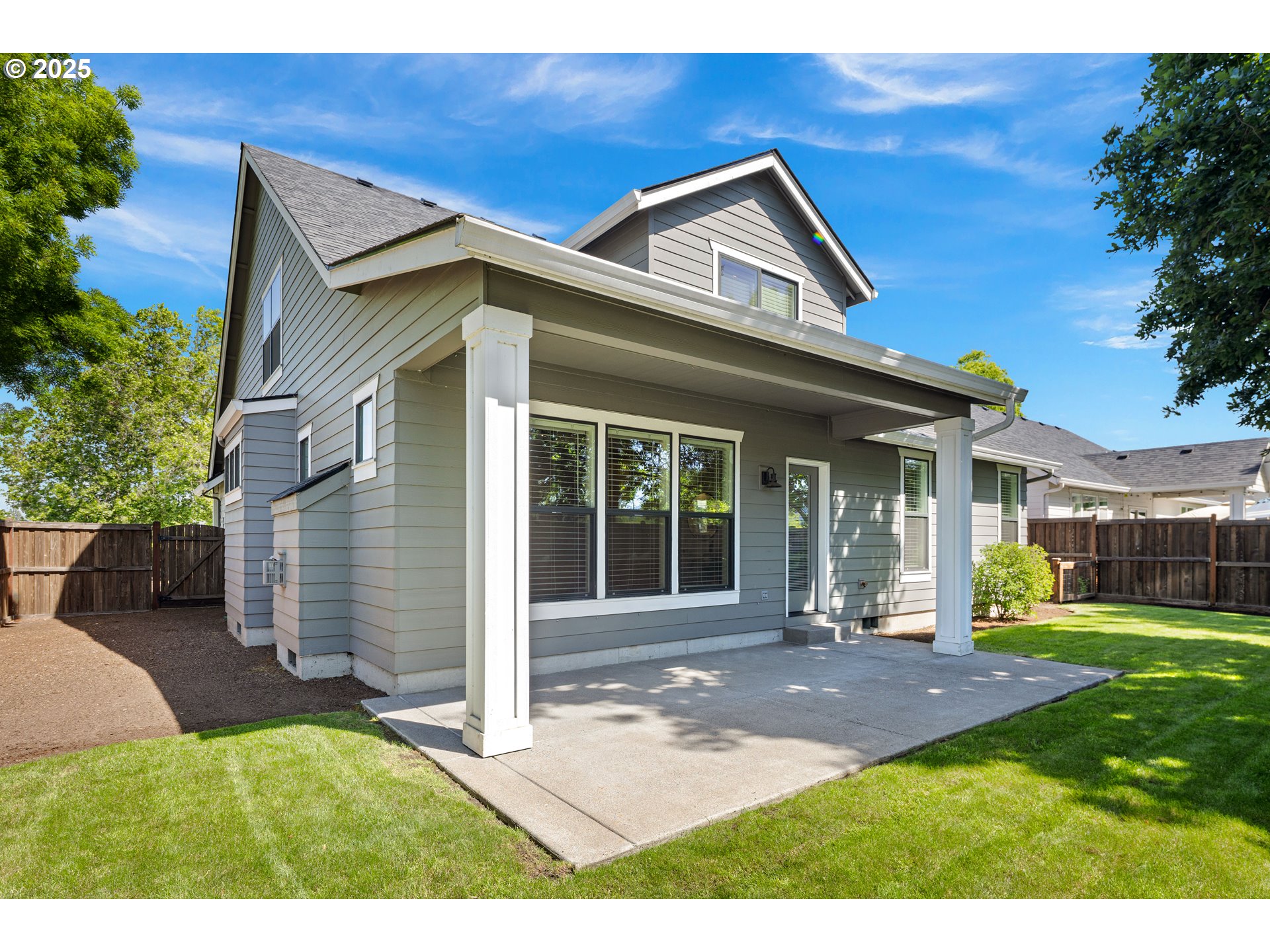 1408 Taylor Street Eugene, OR 97402 - Photo 36 of 43 a front view of a house with a yard