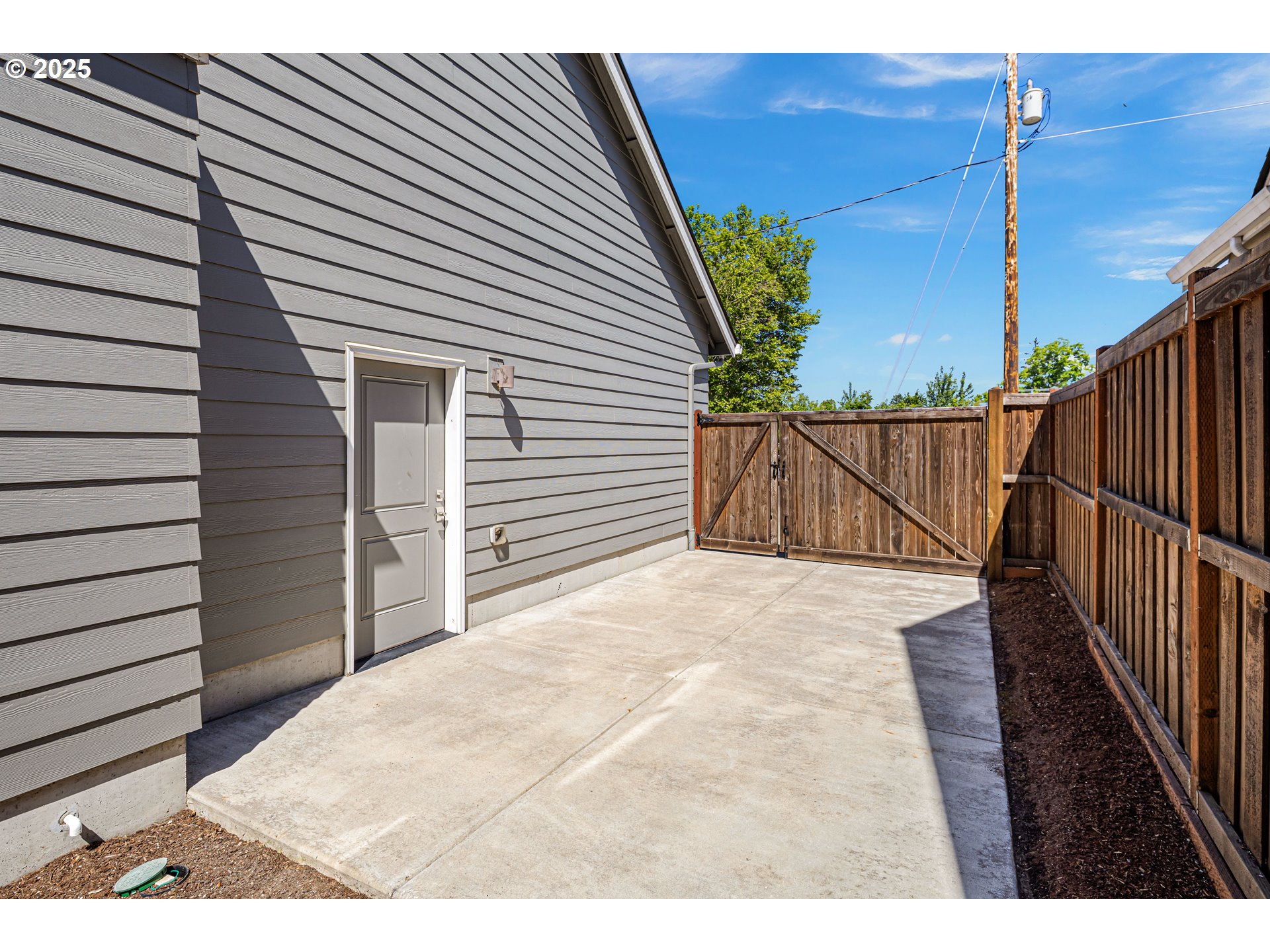 1408 Taylor Street Eugene, OR 97402 - Photo 40 of 43 a view of outdoor space and deck