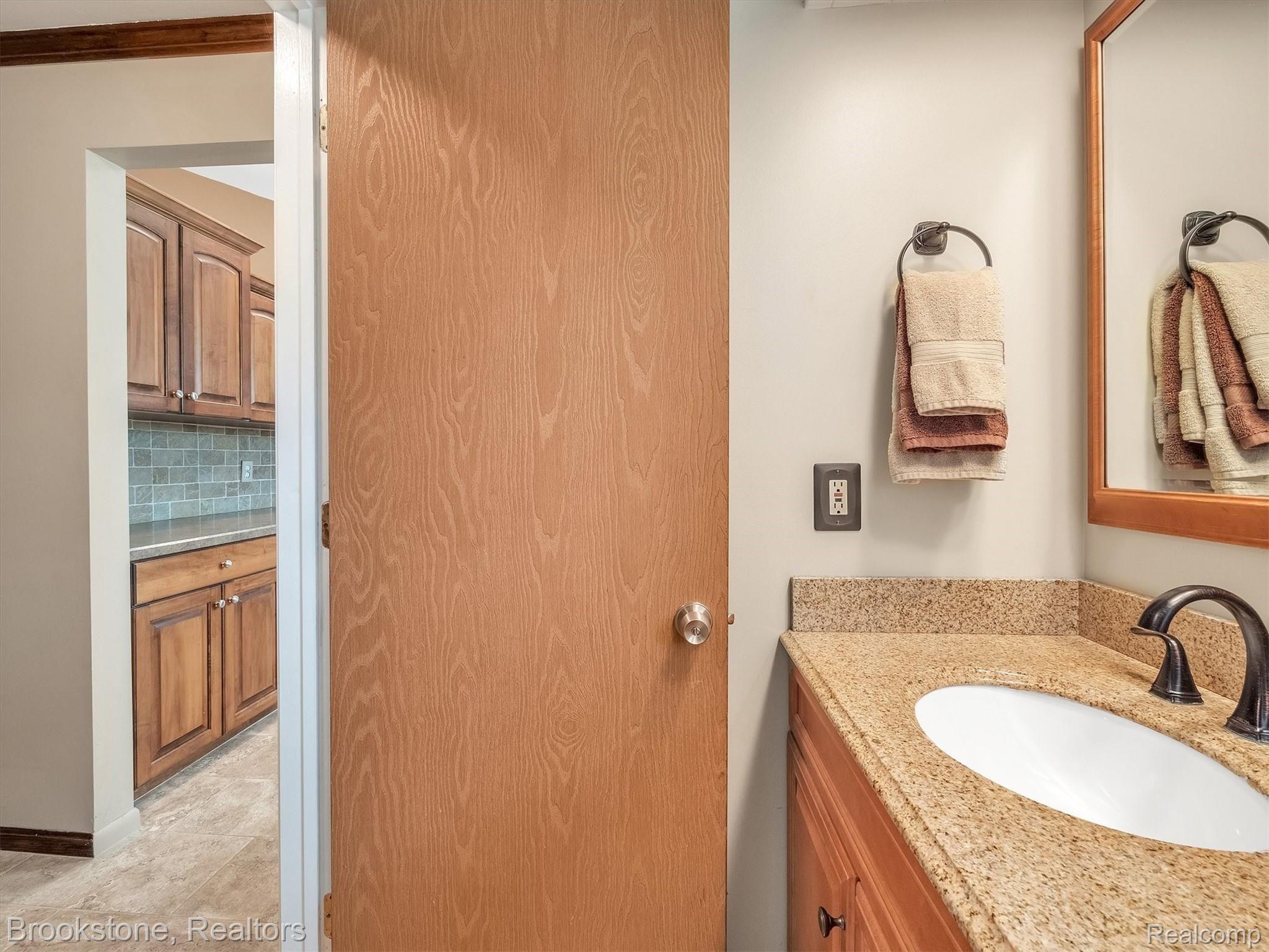 2093 Warrington Road Rochester, MI 48307 - Photo 16 of 39 20-2093 Warrington Rd-Windowstill Real Estate Photography-20.jpg