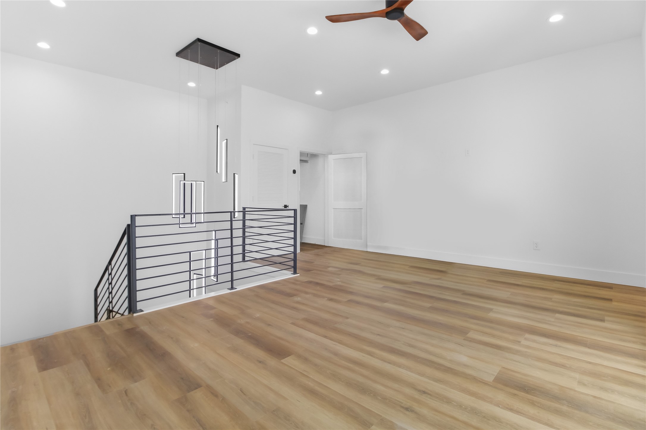 5614 Larkin Street, Unit D Houston, TX 77007 - Photo 6 of 16 a view of empty room with wooden floor