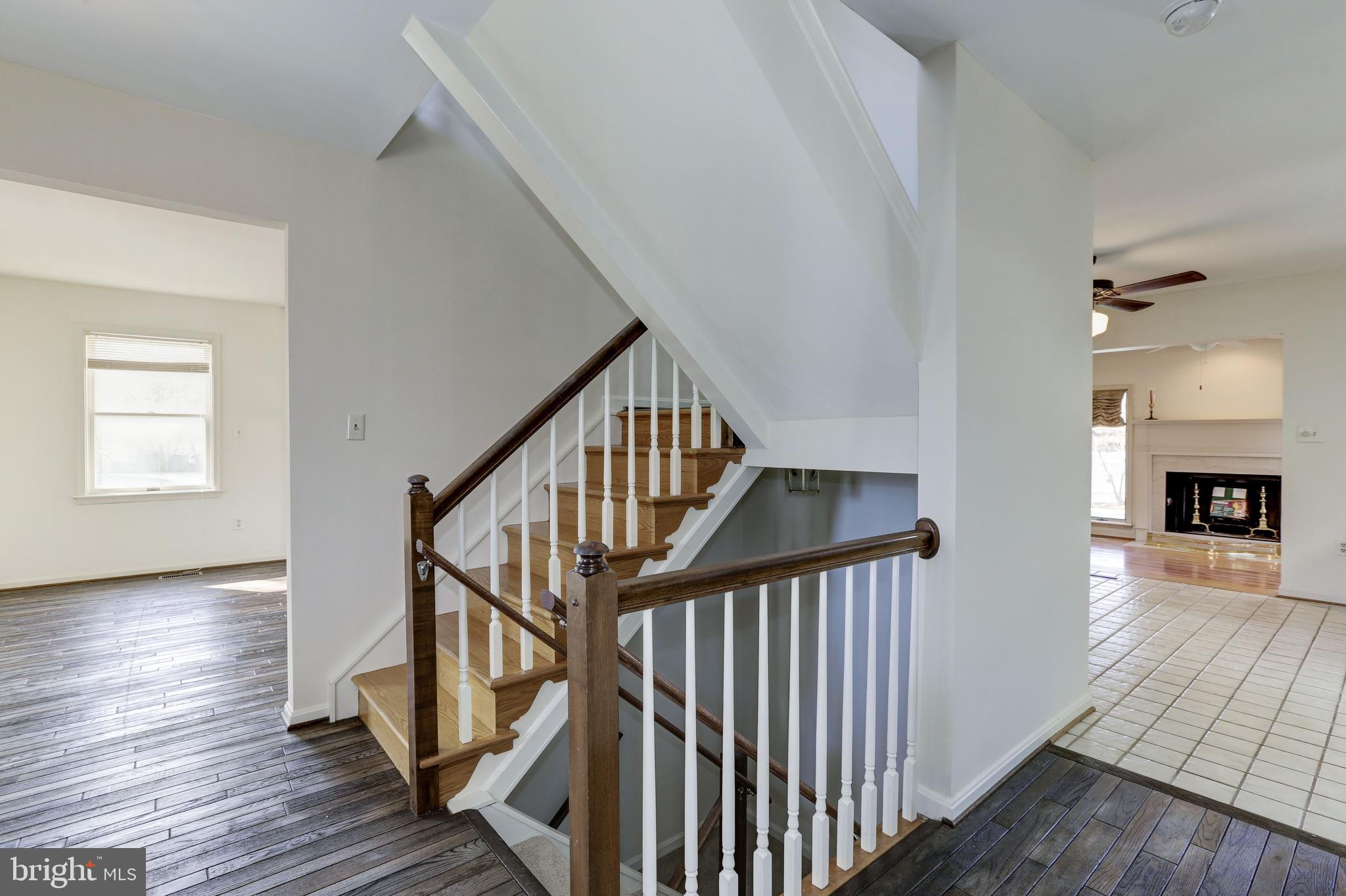 5472 Waterloo Road Columbia, MD 21045 - Photo 11 of 55 Foyer