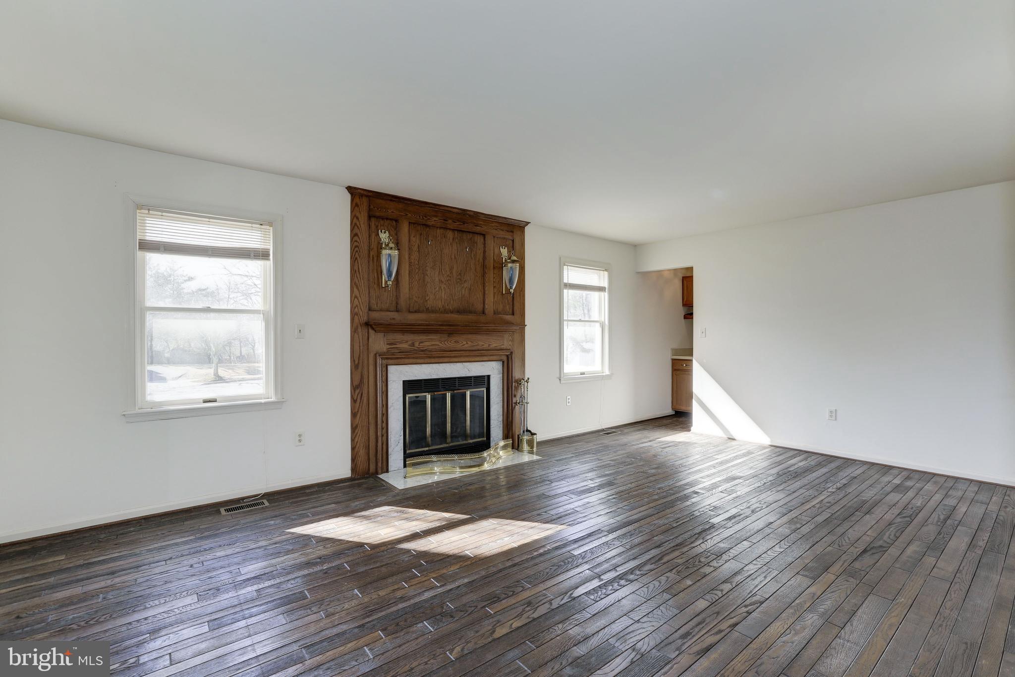 5472 Waterloo Road Columbia, MD 21045 - Photo 12 of 55 Living Room