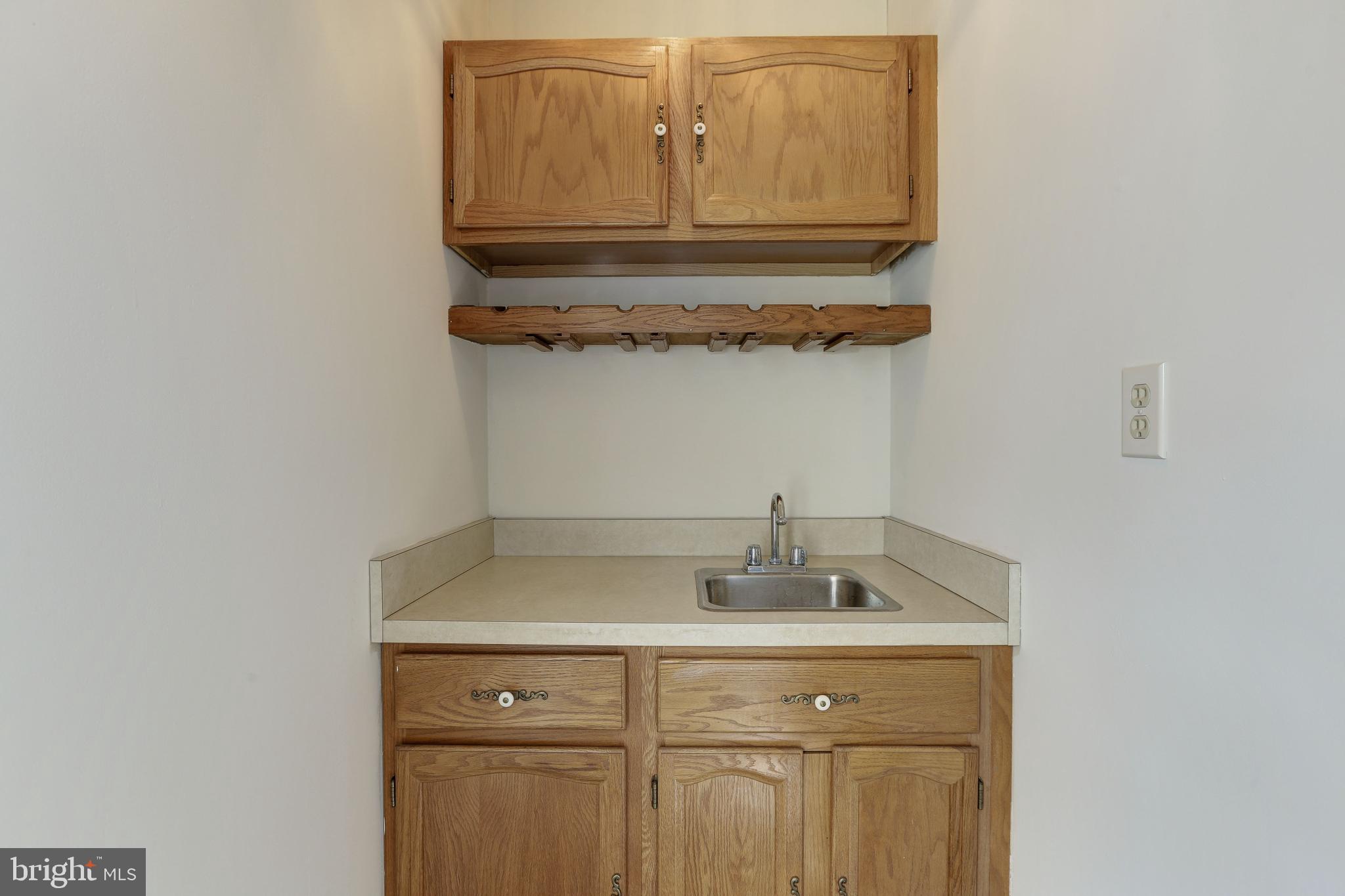 5472 Waterloo Road Columbia, MD 21045 - Photo 14 of 55 Wet Bar