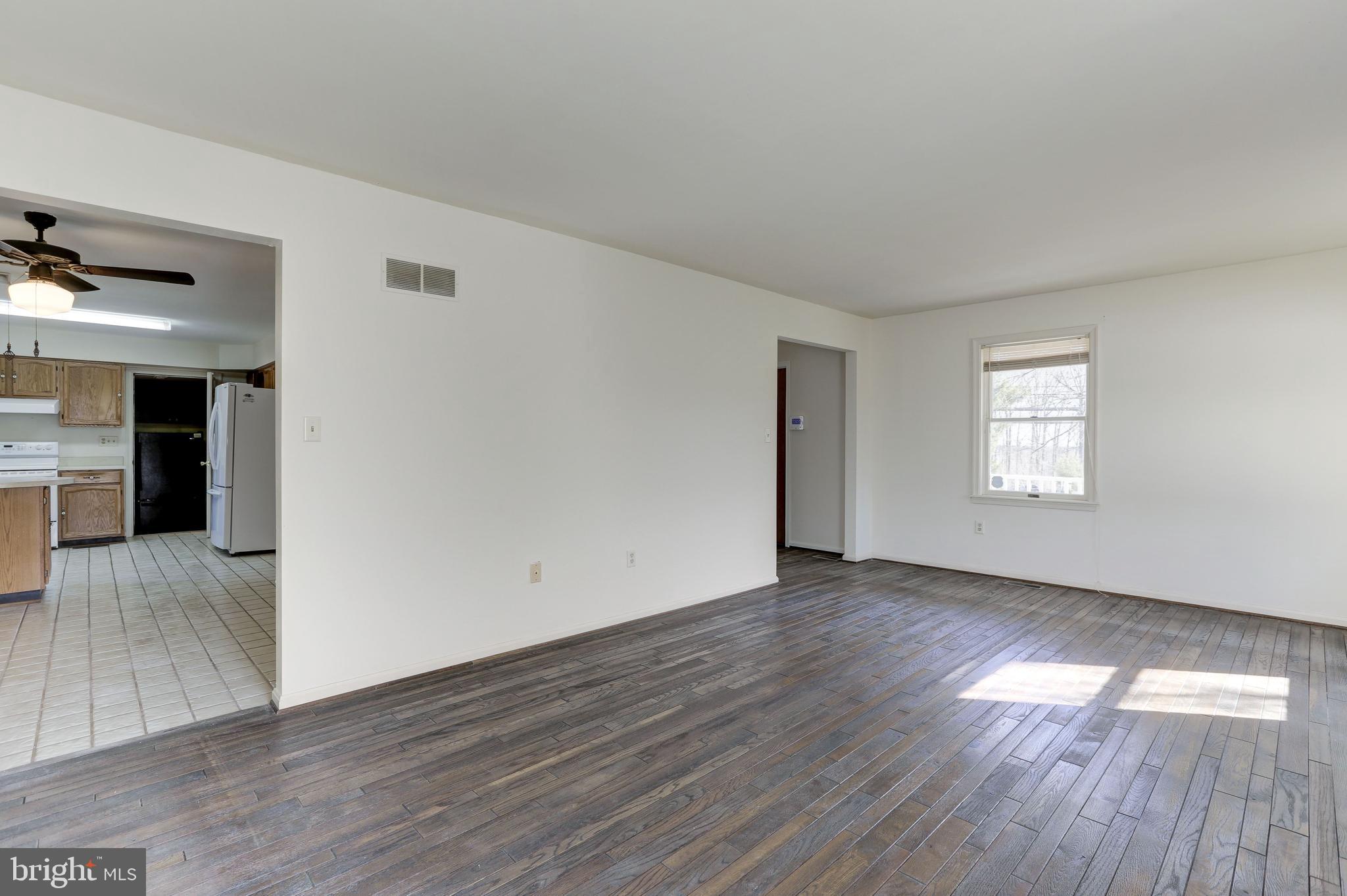 5472 Waterloo Road Columbia, MD 21045 - Photo 15 of 55 Living Room
