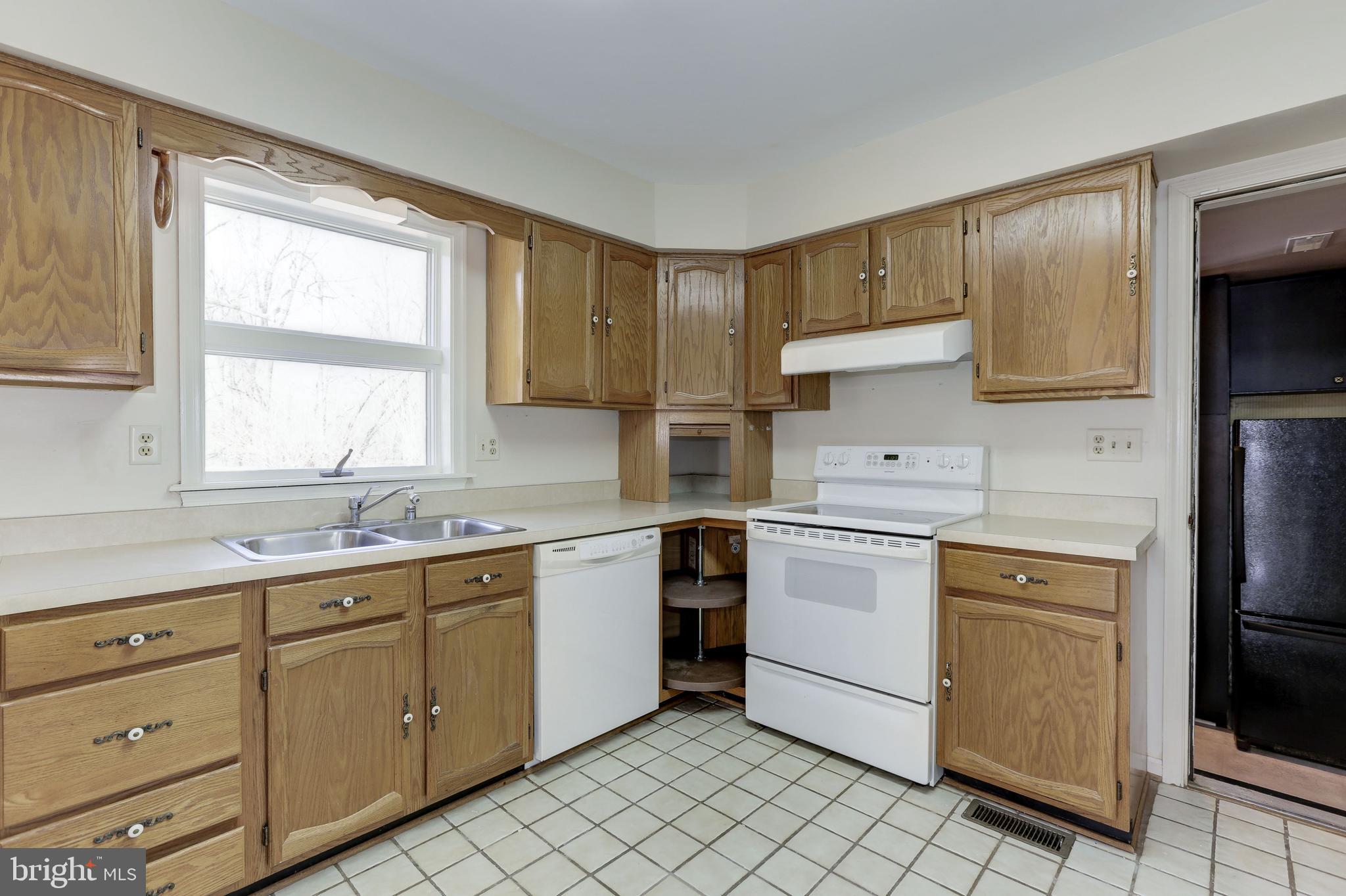 5472 Waterloo Road Columbia, MD 21045 - Photo 20 of 55 Kitchen