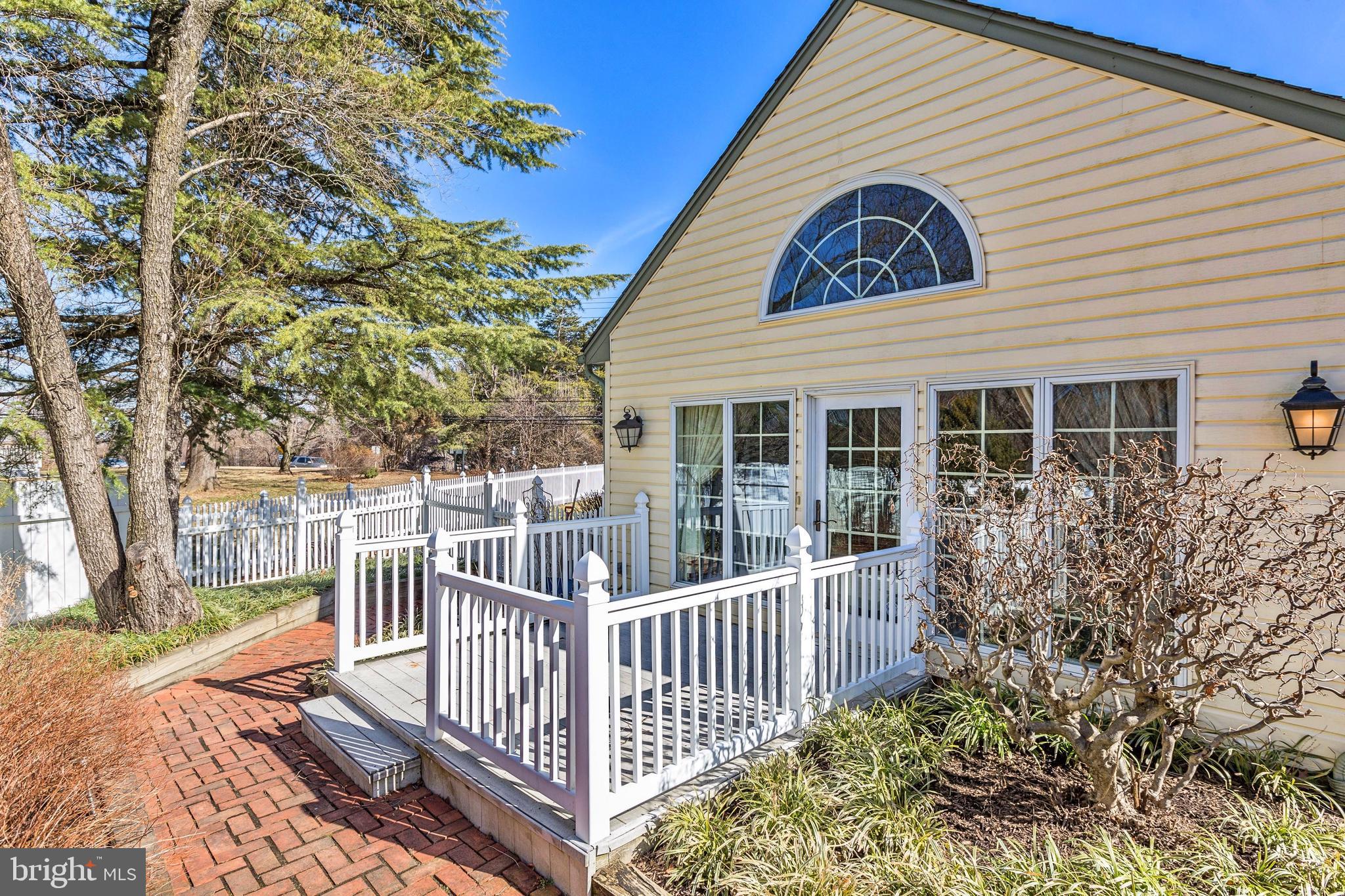 5472 Waterloo Road Columbia, MD 21045 - Photo 4 of 55 Back Deck