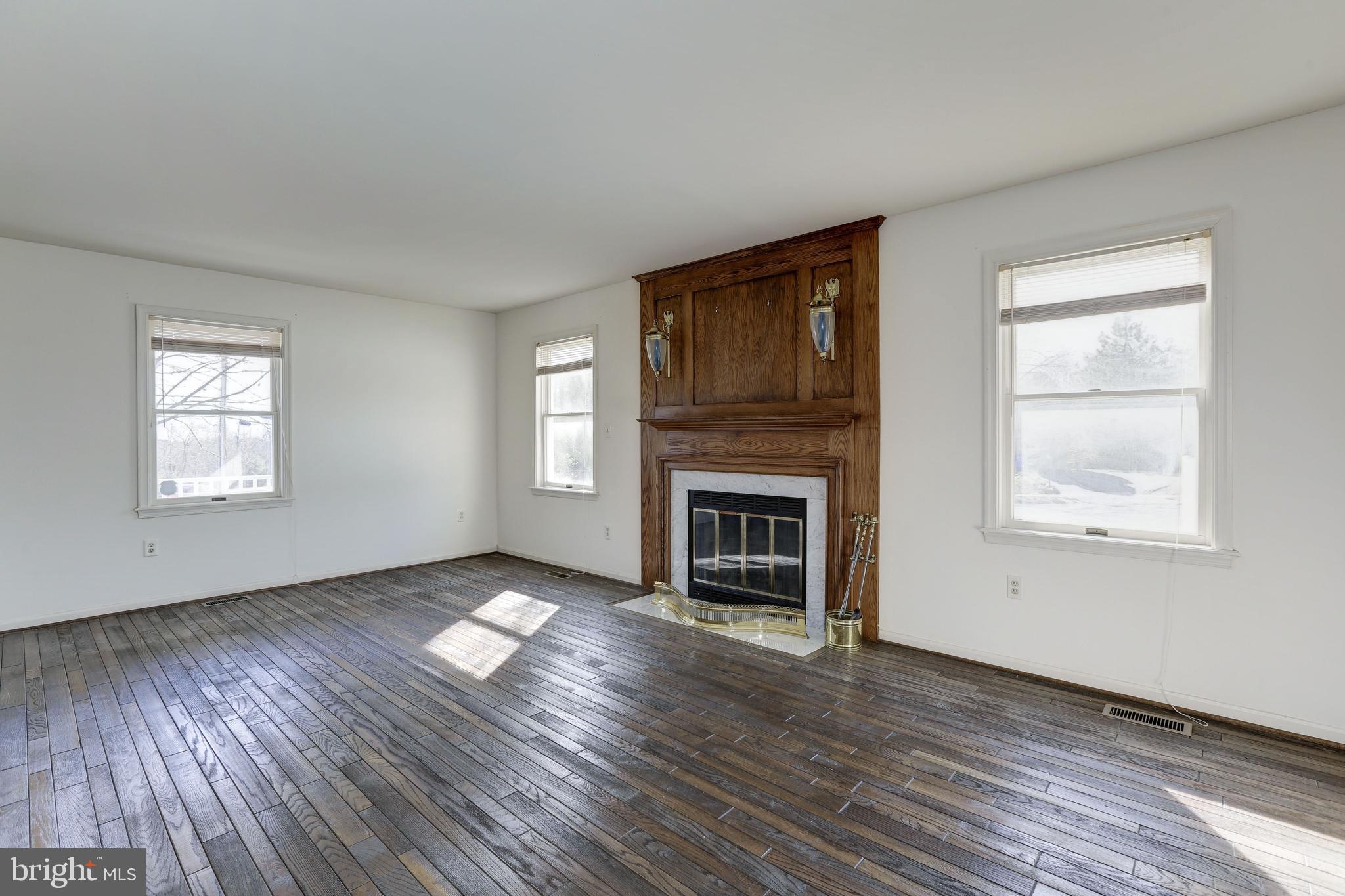 5472 Waterloo Road Columbia, MD 21045 - Photo 7 of 55 Living Room
