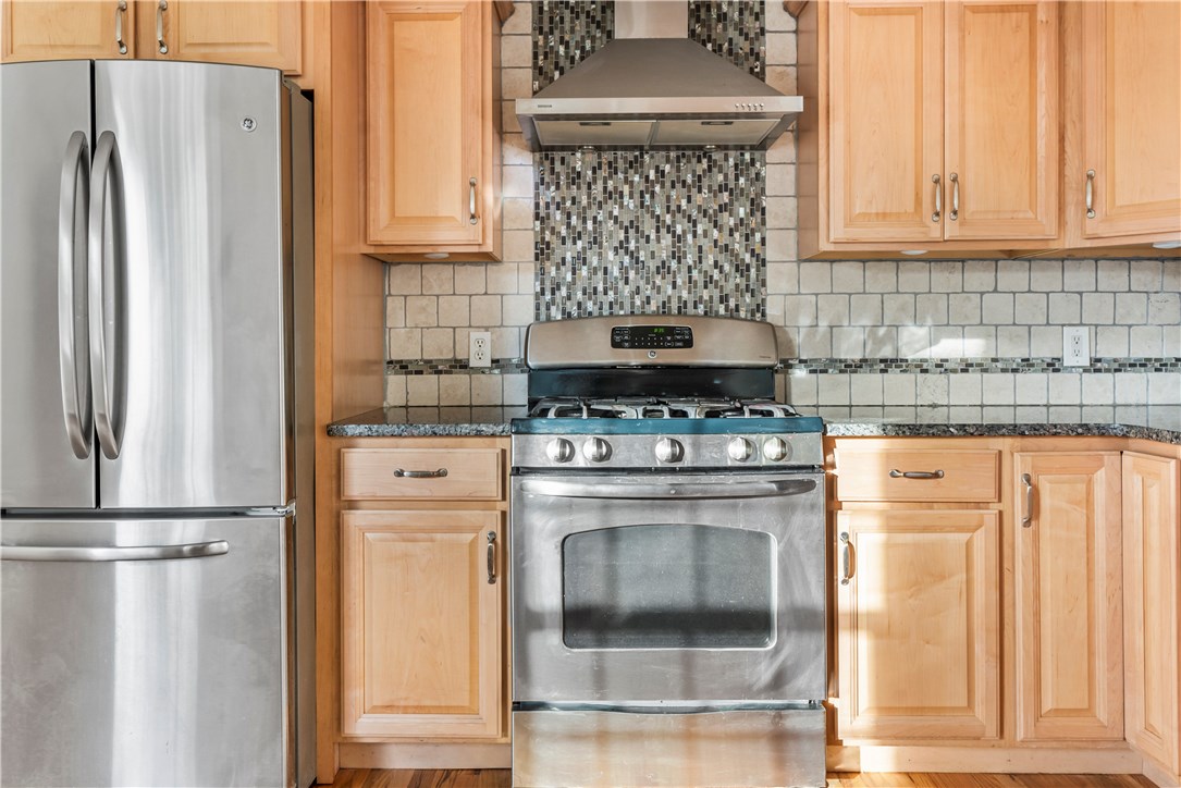 109 Hobbs Road Warwick, RI 02889 - Photo 3 of 16 Gallery Image 3