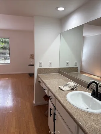 $2,900 | 22100 Burbank Boulevard, Unit 106A, Woodland Hills, CA 91367