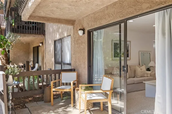 $2,900 | 22100 Burbank Boulevard, Unit 106A, Woodland Hills, CA 91367