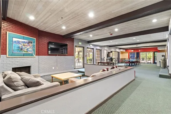 $2,900 | 22100 Burbank Boulevard, Unit 106A, Woodland Hills, CA 91367