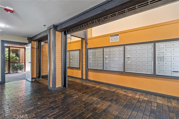 $2,900 | 22100 Burbank Boulevard, Unit 106A, Woodland Hills, CA 91367