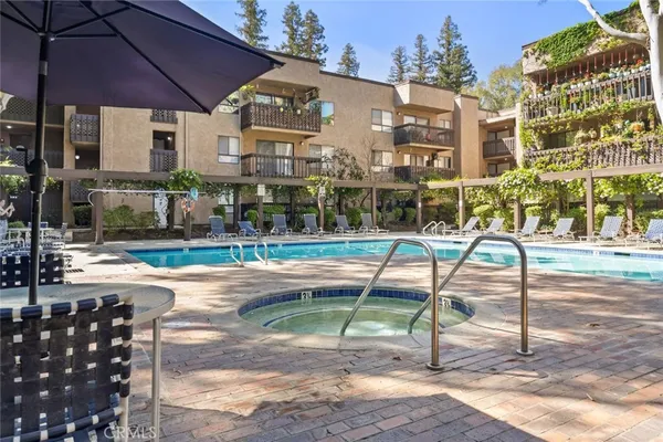 $2,900 | 22100 Burbank Boulevard, Unit 106A, Woodland Hills, CA 91367