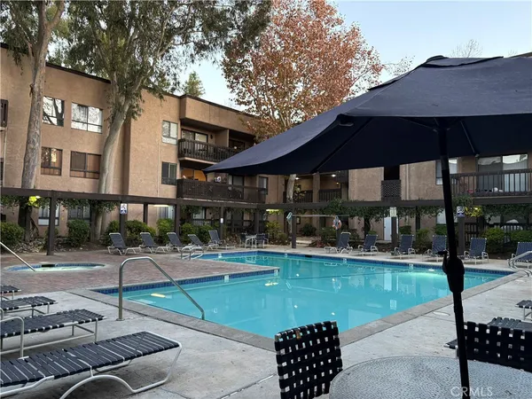 $2,900 | 22100 Burbank Boulevard, Unit 106A, Woodland Hills, CA 91367