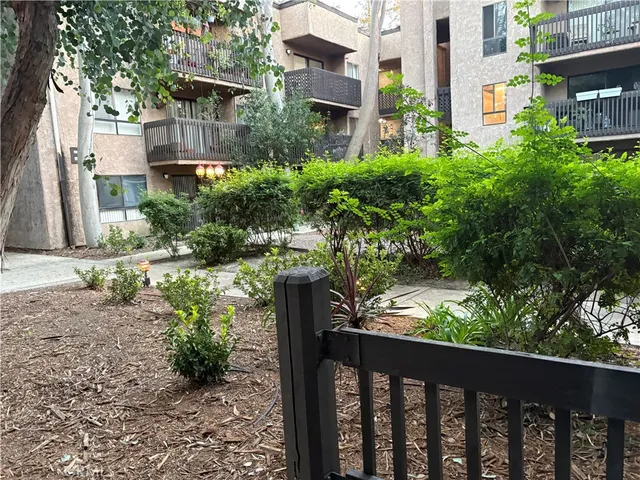 a view of a yard and a fountain